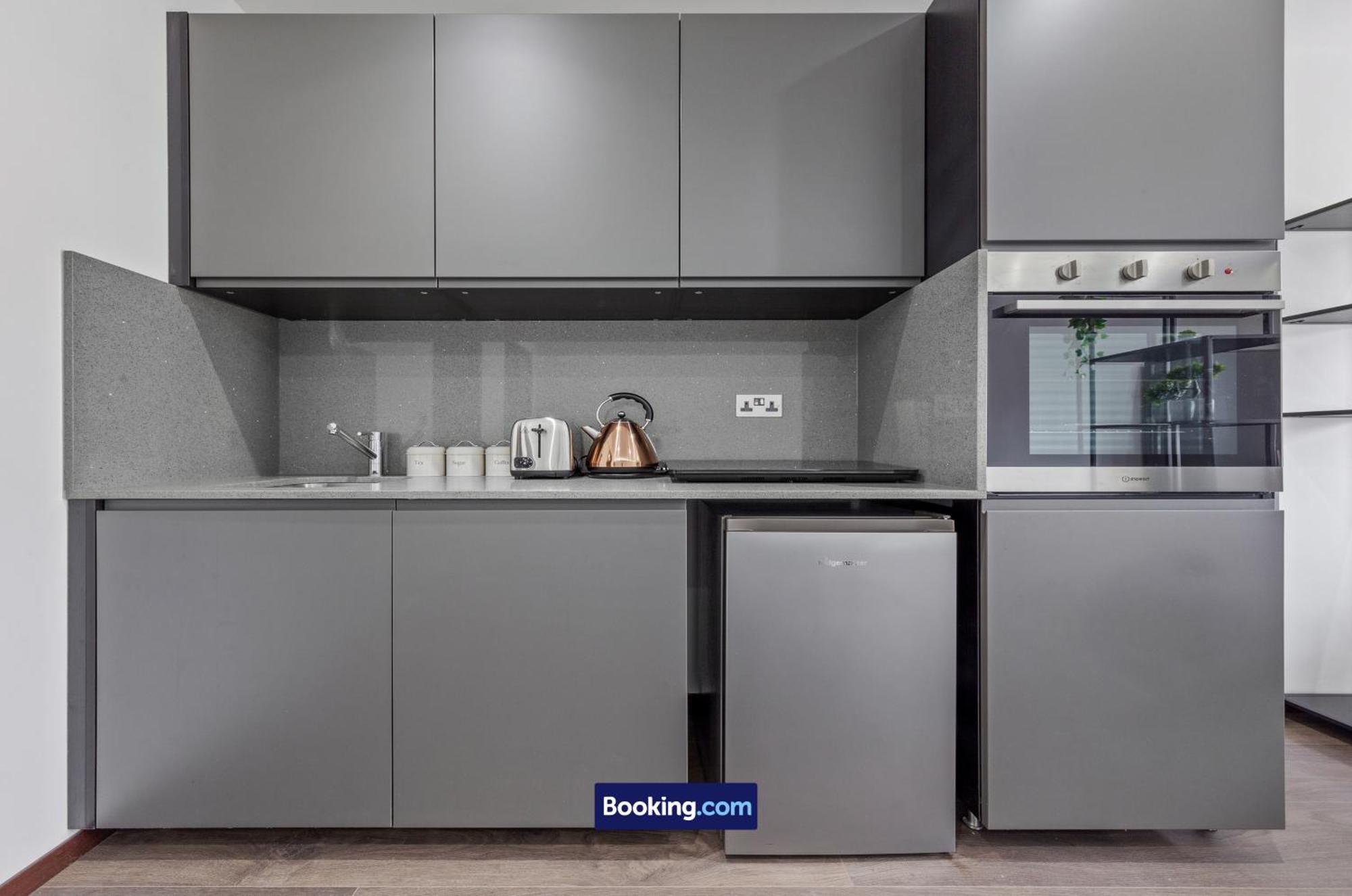 Stylish Studio Apt By Stay Smart Short Lets & Serviced Accommodation Woodstock With Free Wifi Londres Exterior foto