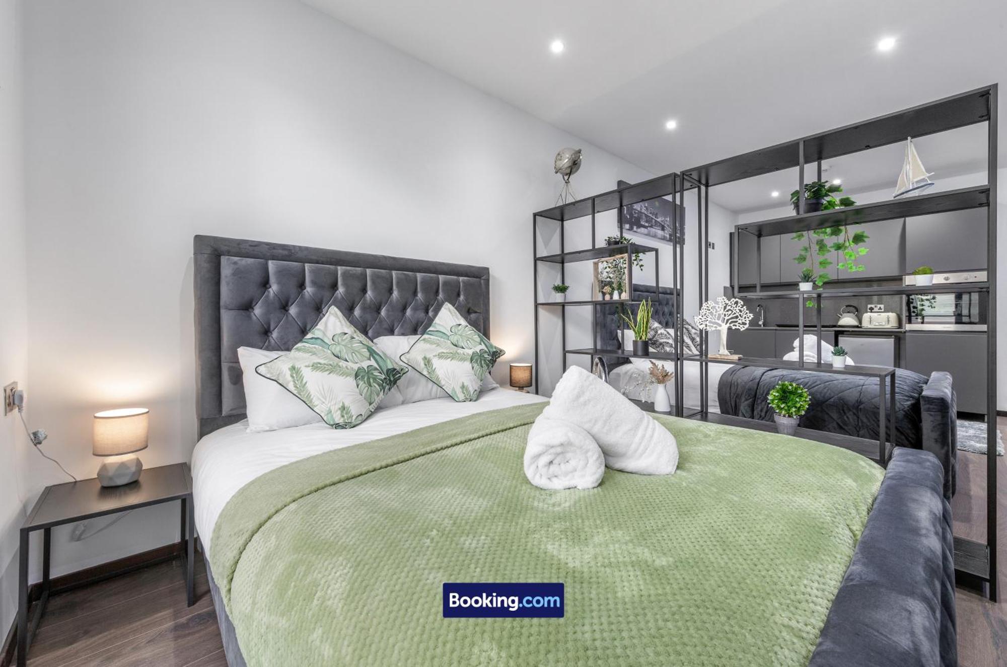 Stylish Studio Apt By Stay Smart Short Lets & Serviced Accommodation Woodstock With Free Wifi Londres Exterior foto