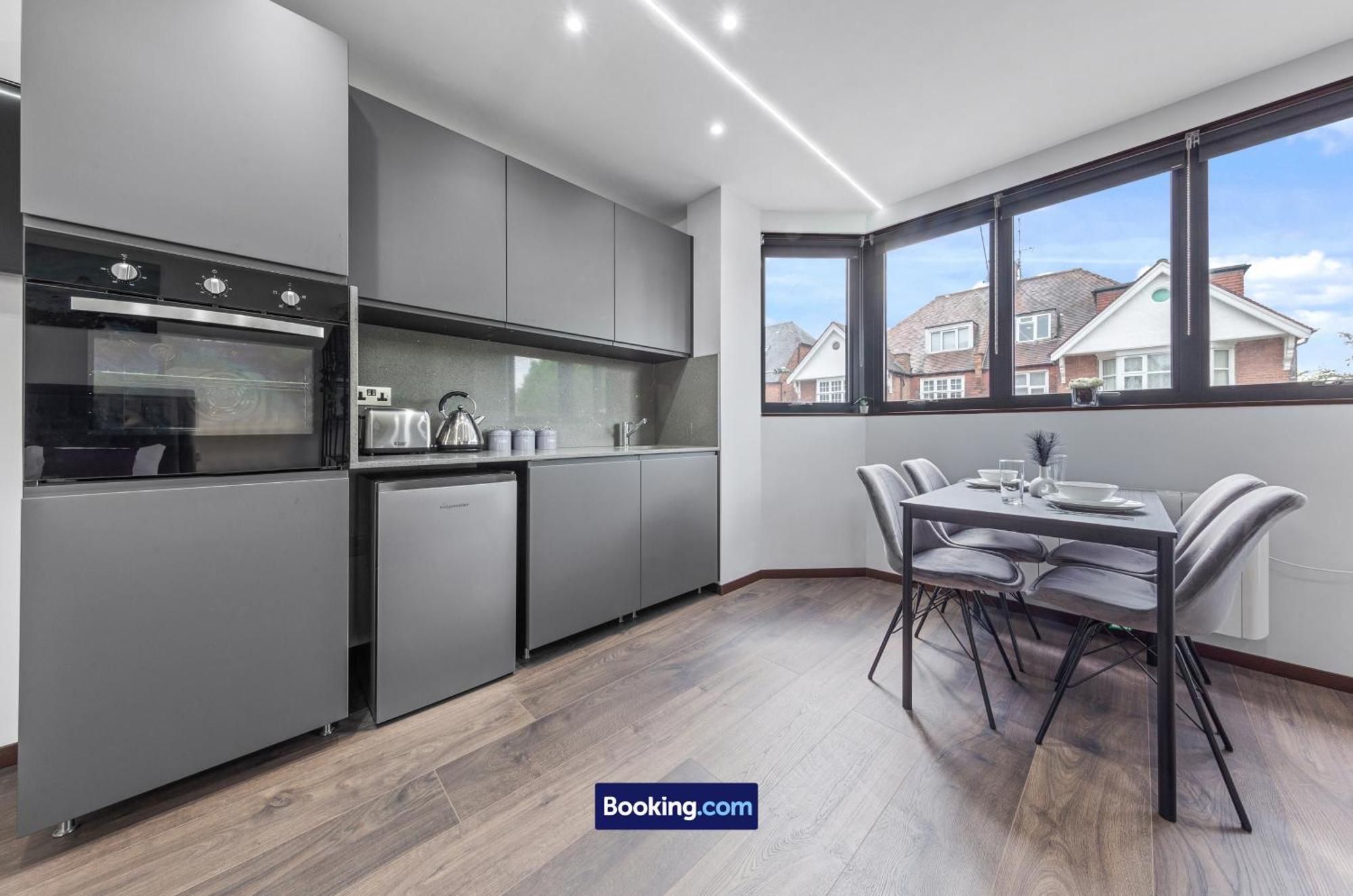 Stylish Studio Apt By Stay Smart Short Lets & Serviced Accommodation Woodstock With Free Wifi Londres Exterior foto