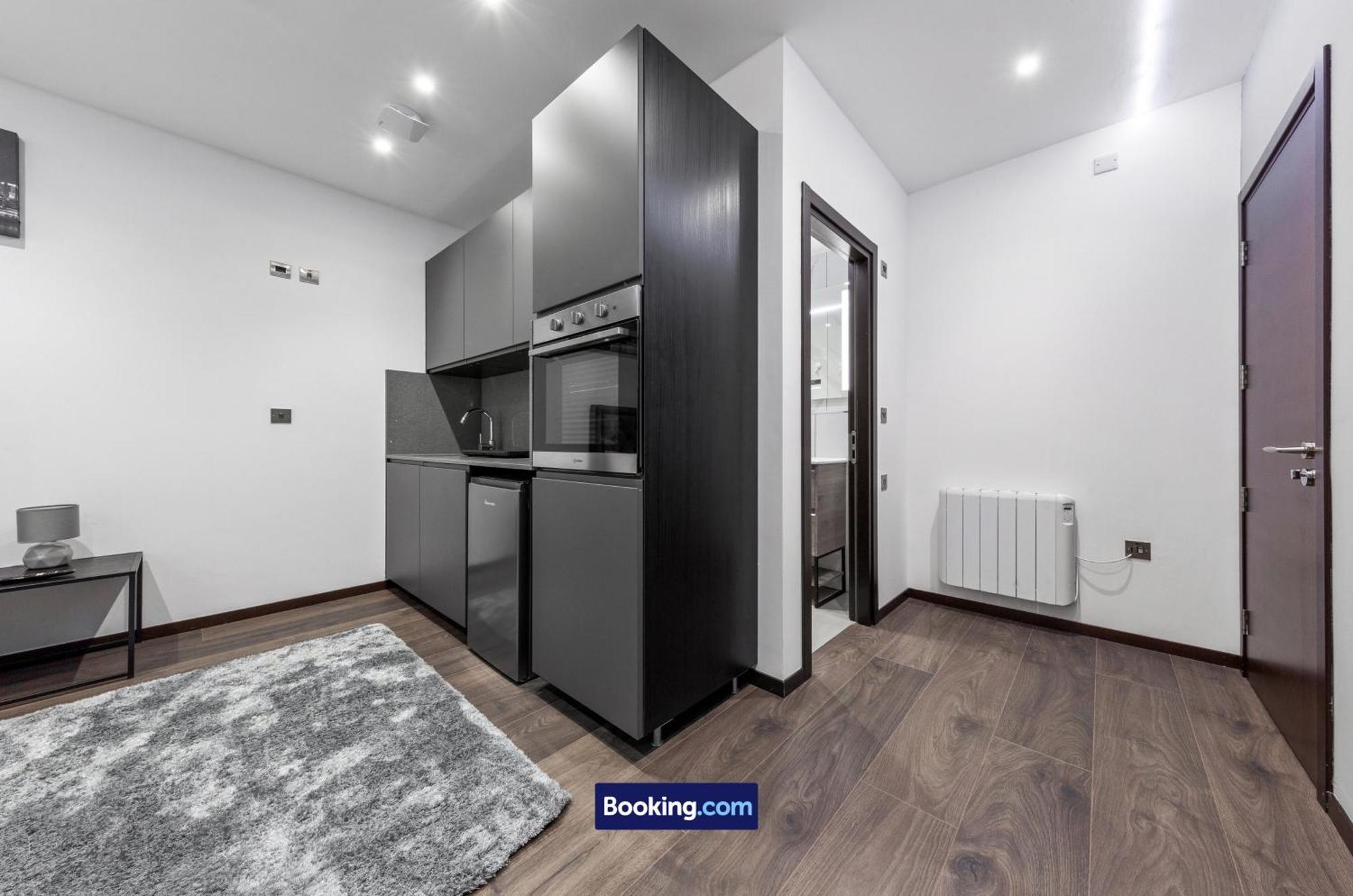 Stylish Studio Apt By Stay Smart Short Lets & Serviced Accommodation Woodstock With Free Wifi Londres Exterior foto
