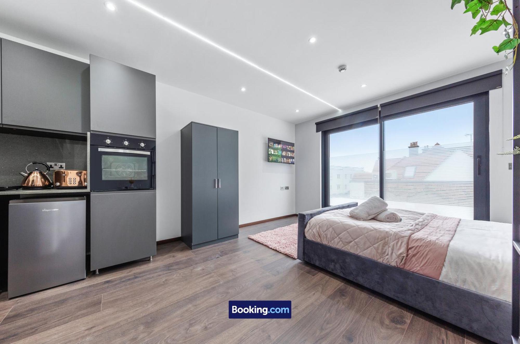 Stylish Studio Apt By Stay Smart Short Lets & Serviced Accommodation Woodstock With Free Wifi Londres Exterior foto