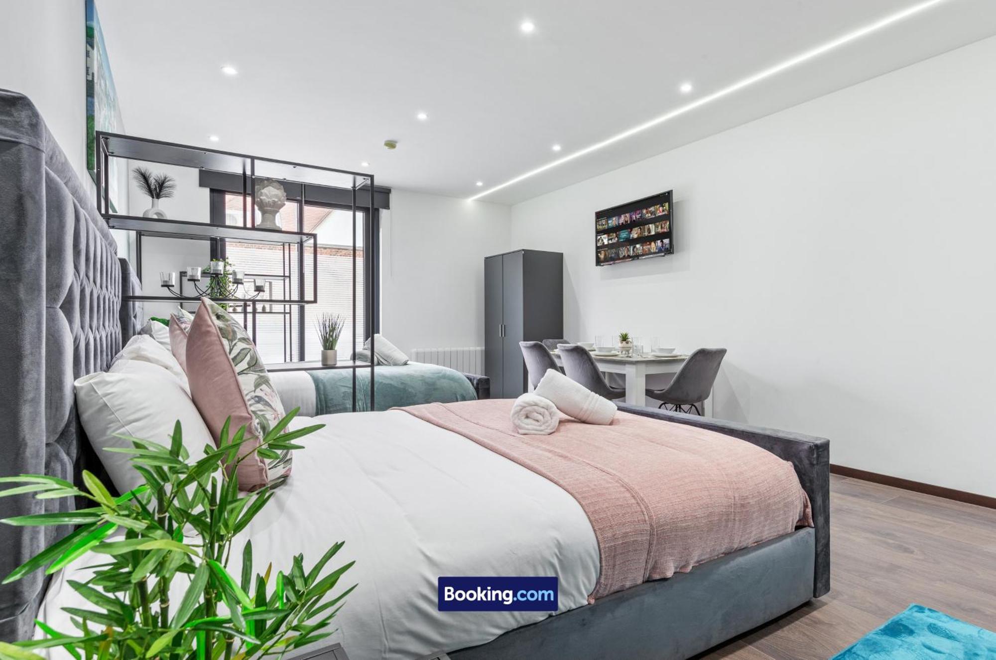 Stylish Studio Apt By Stay Smart Short Lets & Serviced Accommodation Woodstock With Free Wifi Londres Exterior foto