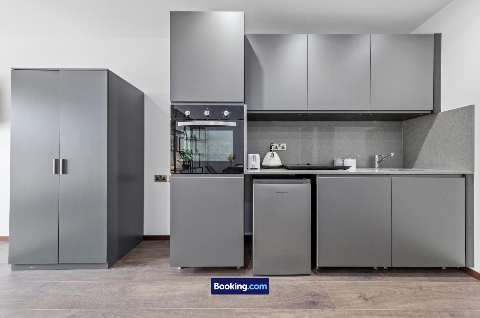 Stylish Studio Apt By Stay Smart Short Lets & Serviced Accommodation Woodstock With Free Wifi Londres Exterior foto